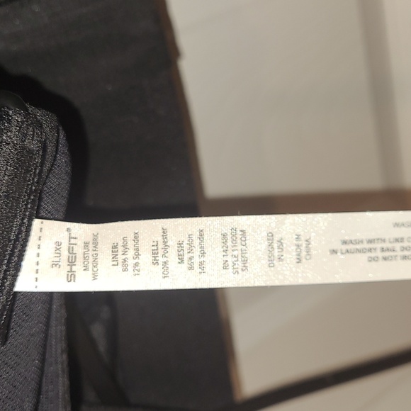 Black Sports Bra with Zipper Closure and Racerback Design - Picture 6 of 6